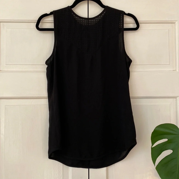 Banana Republic Perforated Yoke Tank Black Sleeveless Mesh Blouse Size Small - Picture 2 of 9